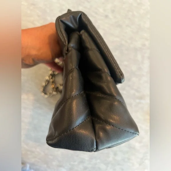 Badgley Mischka Women’s Mini Chevron Crossbody Bag Black Quilted Faux Leather - Picture 10 of 16